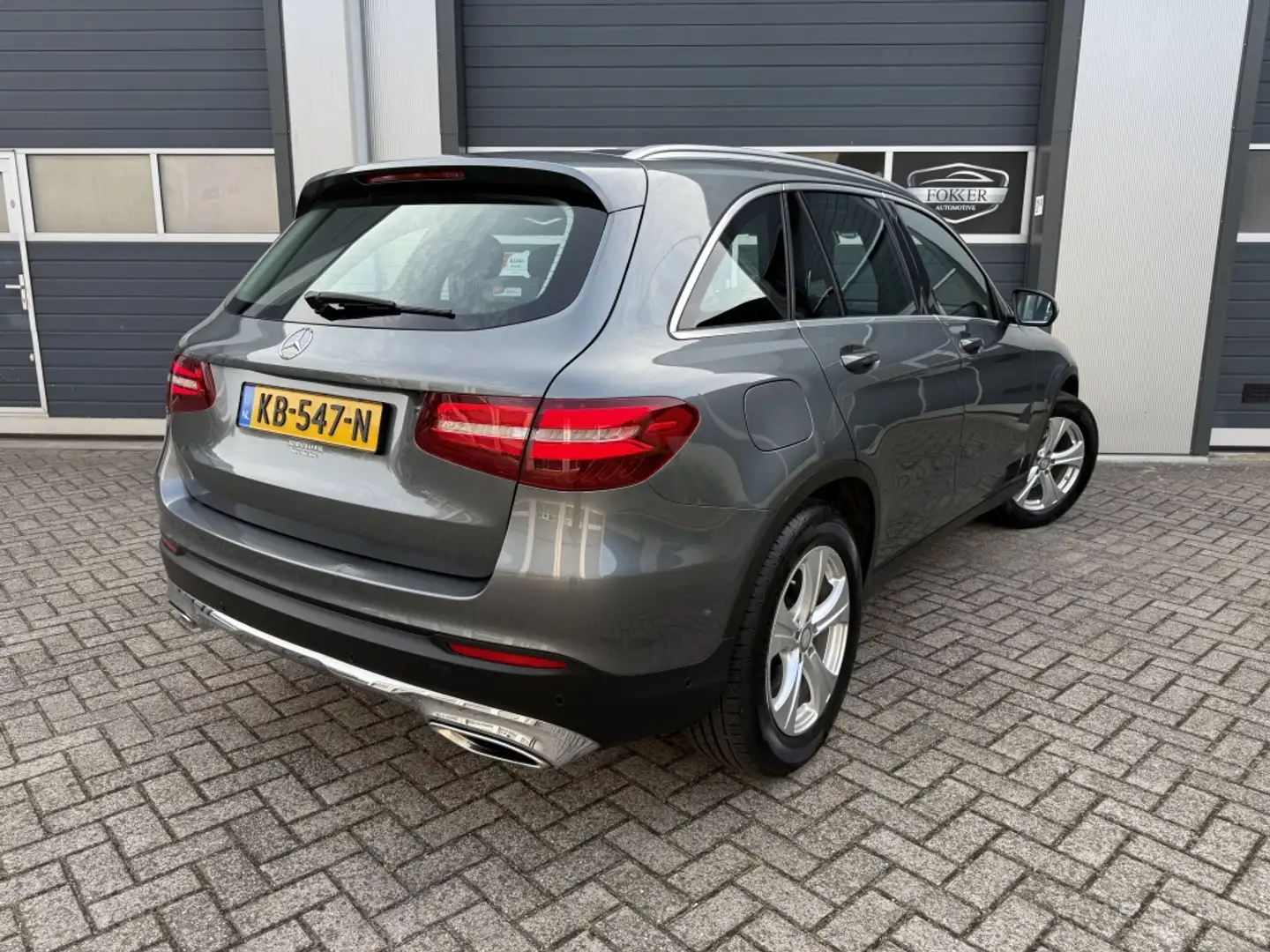 Mercedes-Benz GLC 250 4MATIC Ambition NAP Dealer OH Trekhaak Luchtvering Grijs - 2