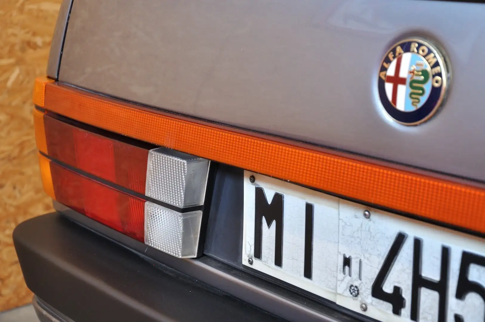 Alfa Romeo 75 2.0i Twin Spark CRS targa MI 1a serie Gri - 1
