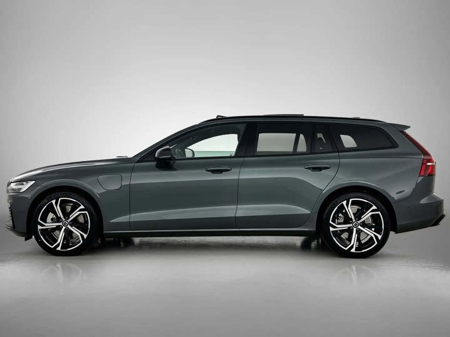 Volvo V60 T6 Twin Plus Dark| Nieuw | ACTIE | Van 64.480 voor Verde - 2