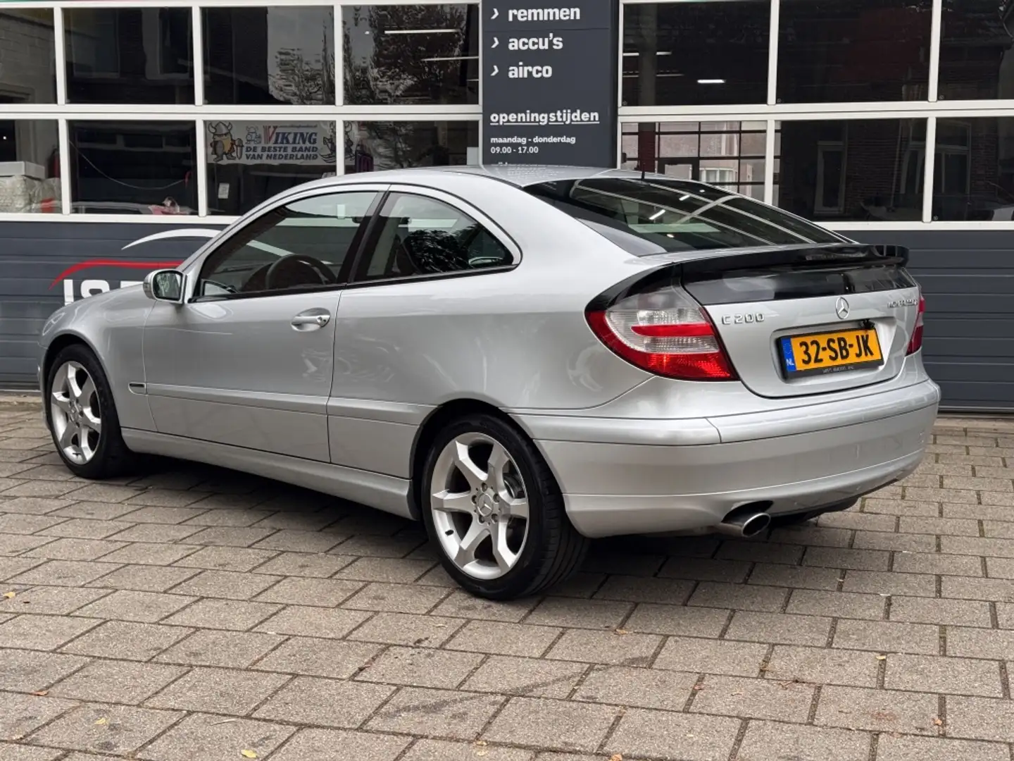 Mercedes-Benz C 200 Sportcoupé K. Sport Edition Navi DAB Cruise 17" De Grijs - 2