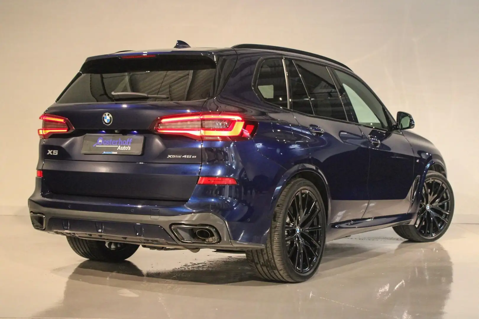 BMW X5 45e XDrive M Sport PANO | SKYLOUNGE | MASSAGE Blauw - 2