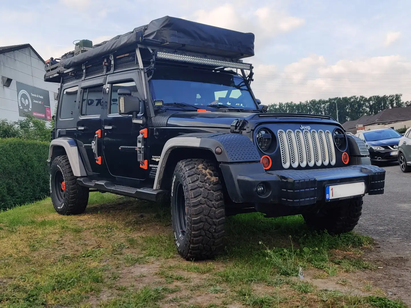 Jeep Wrangler Wrangler 2.8 Crd Sahara bivouac. Équipée camping. Černá - 1