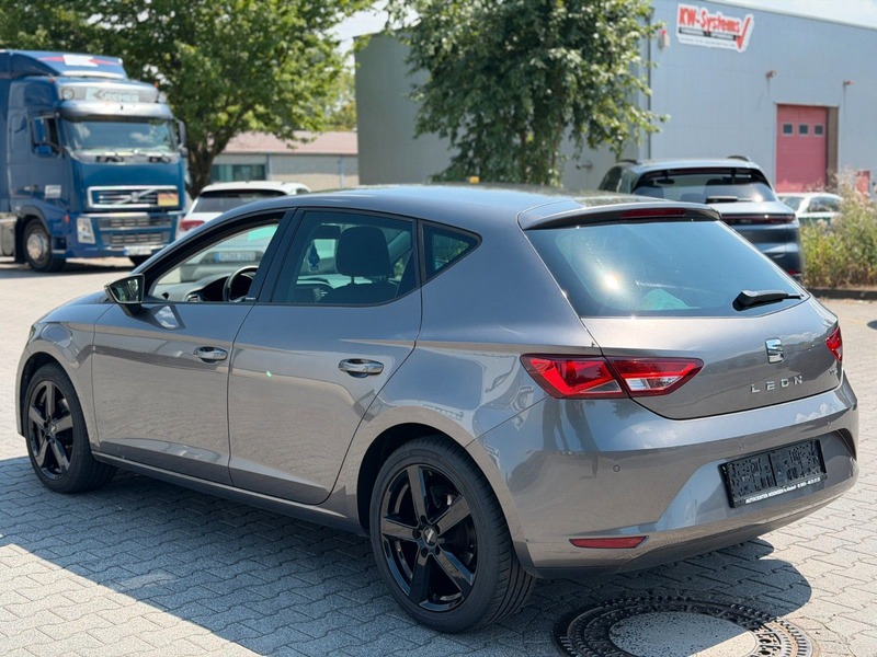 SEAT Leon Connect *Full Link *Sitzheizung *PDC *Tüv — photo 12