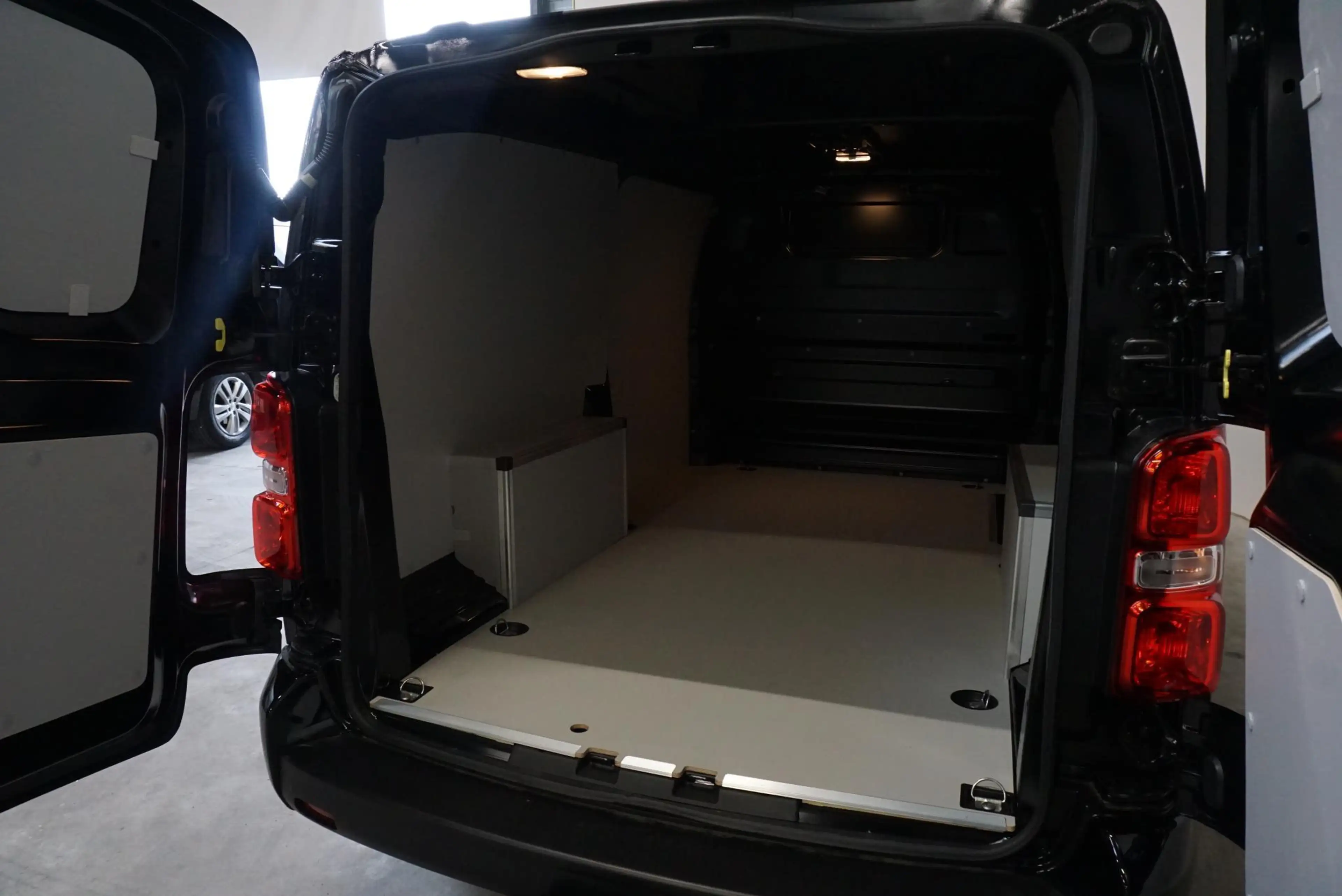Peugeot Expert 2.0 BlueHDI 145PK L3 Automaat Trekhaak Airco navig — photo 15