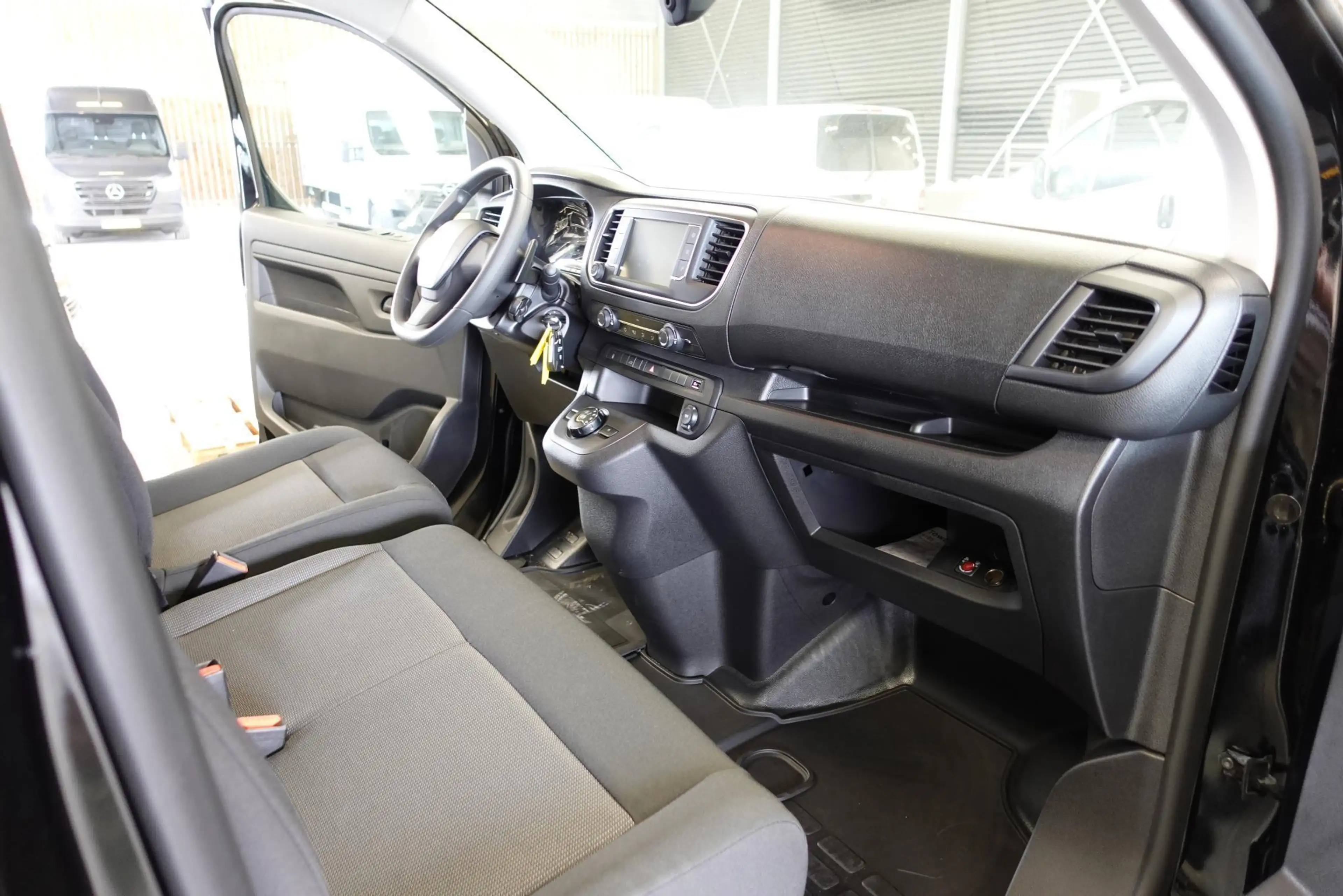 Peugeot Expert 2.0 BlueHDI 145PK L3 Automaat Trekhaak Airco navig — photo 3