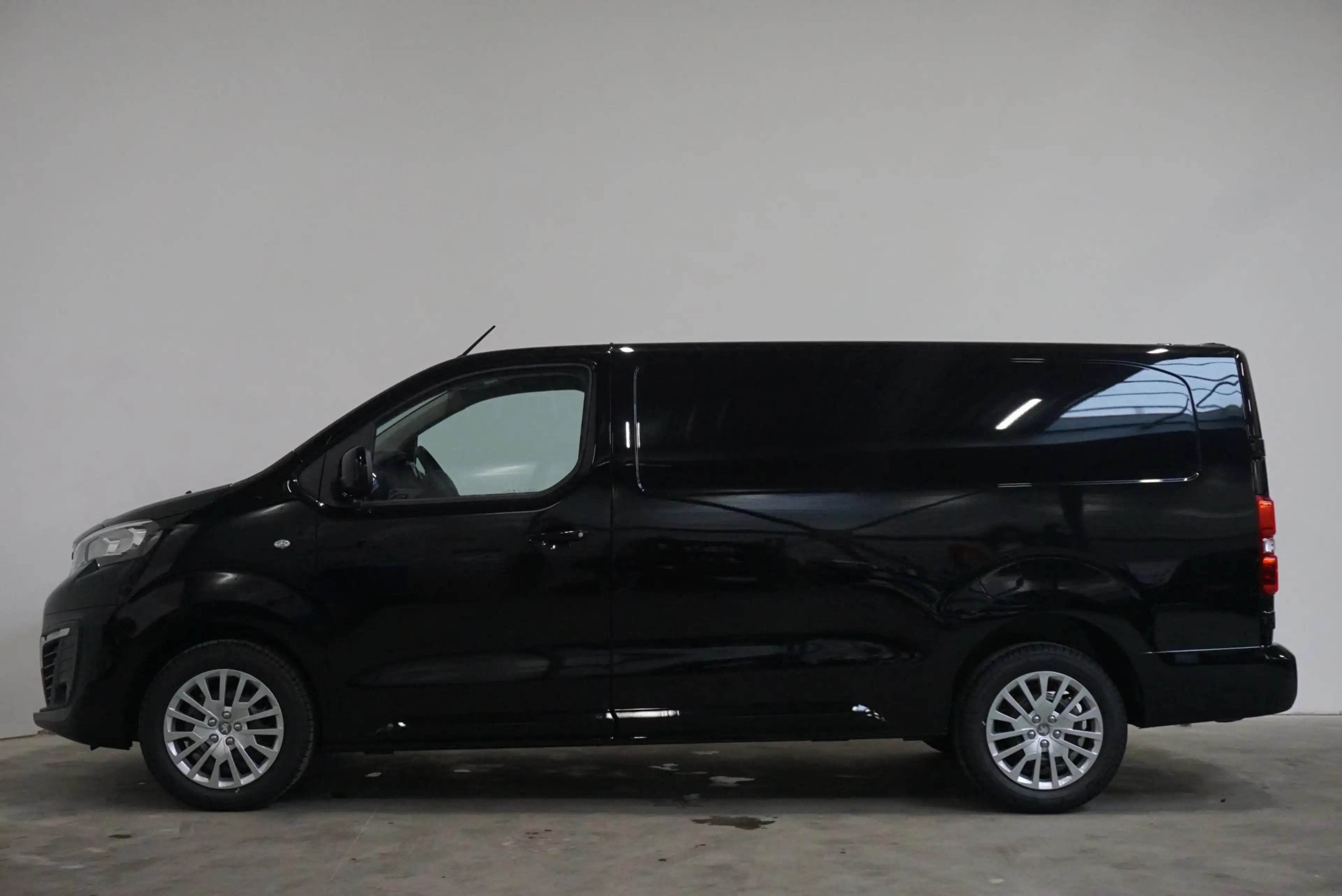 Peugeot Expert 2.0 BlueHDI 145PK L3 Automaat Trekhaak Airco navig — photo 2