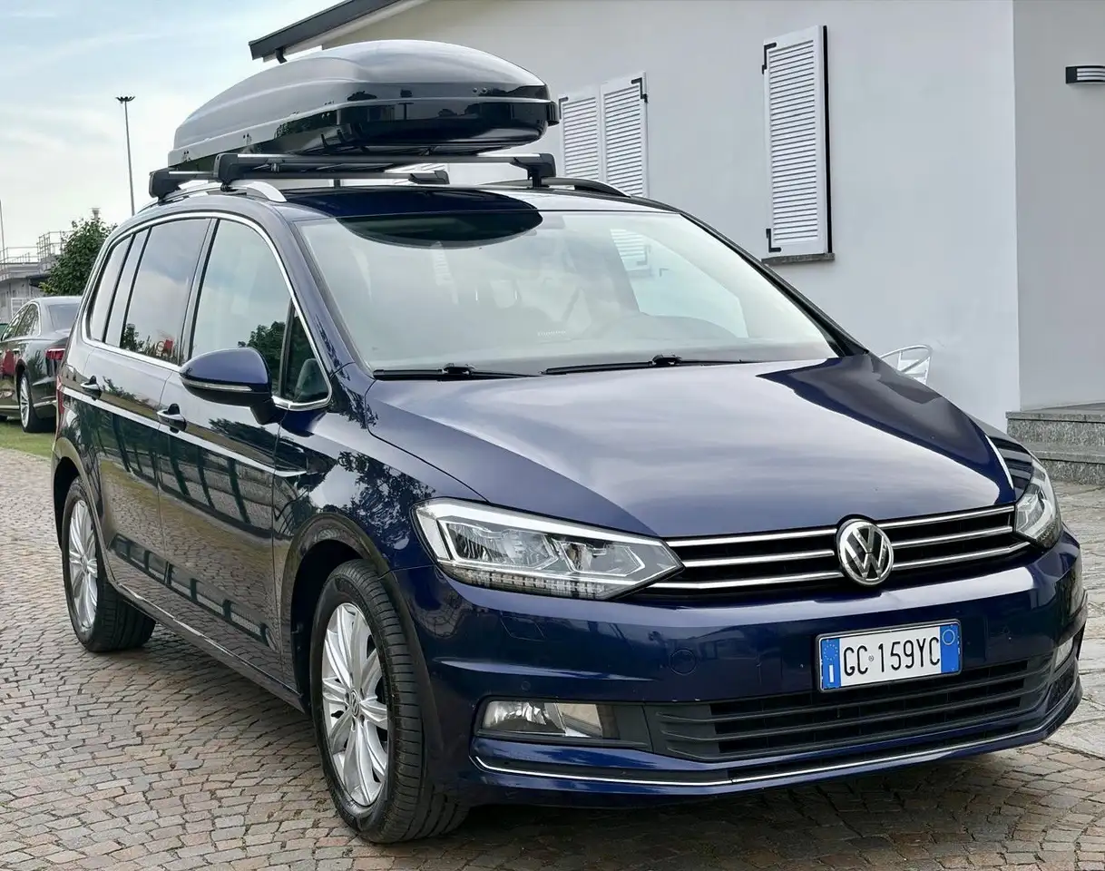 Volkswagen Touran 2.0 tdi Executive — photo 1 of 11