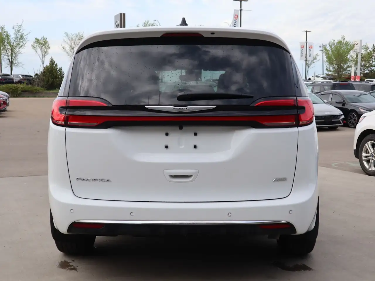 Chrysler Pacifica photo Chrysler Pacifica
