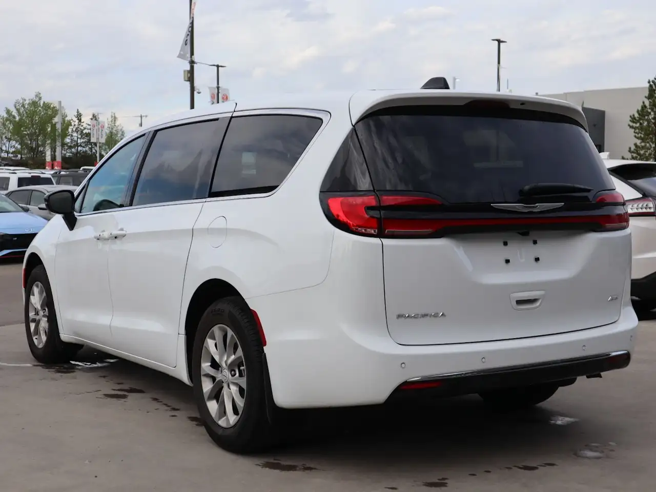 Chrysler Pacifica photo Chrysler Pacifica