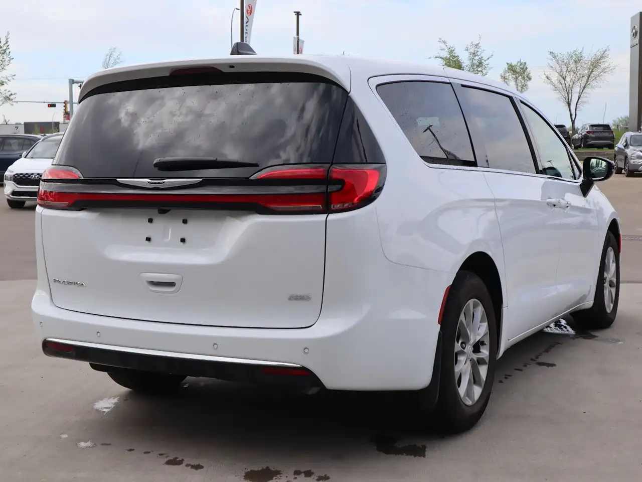 Chrysler Pacifica photo Chrysler Pacifica