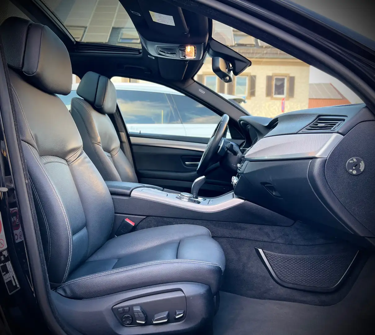 BMW 530 d Sport-Aut. M-Paket |LED|DigiTacho|HUD|SoftClose| Schwarz - 2