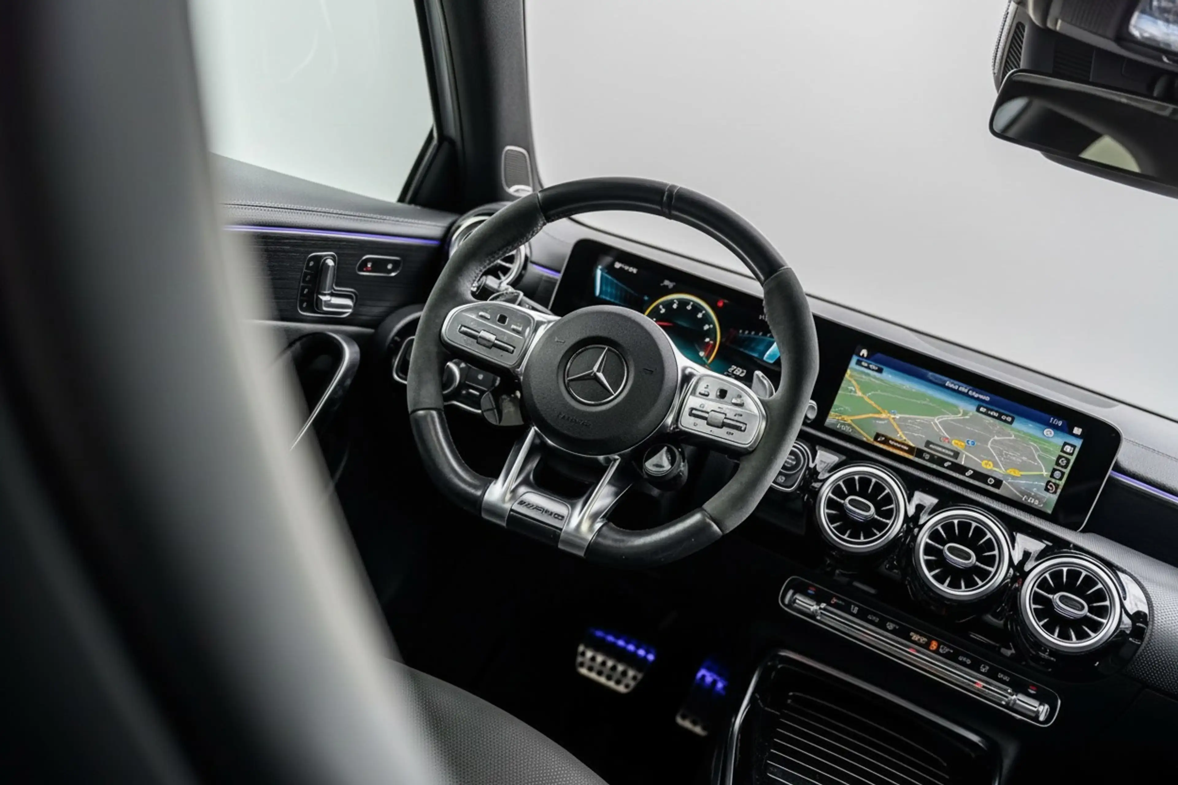 Mercedes-Benz A 45 AMG S 4MATIC+ Premium Plus/Pano/Schaalstoelen/360/HUD — photo 4
