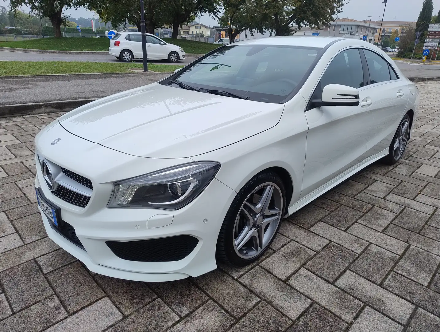 Mercedes-Benz CLA 200 - C117 d (cdi) Premium auto 7G-TRONIC Blanco - 1