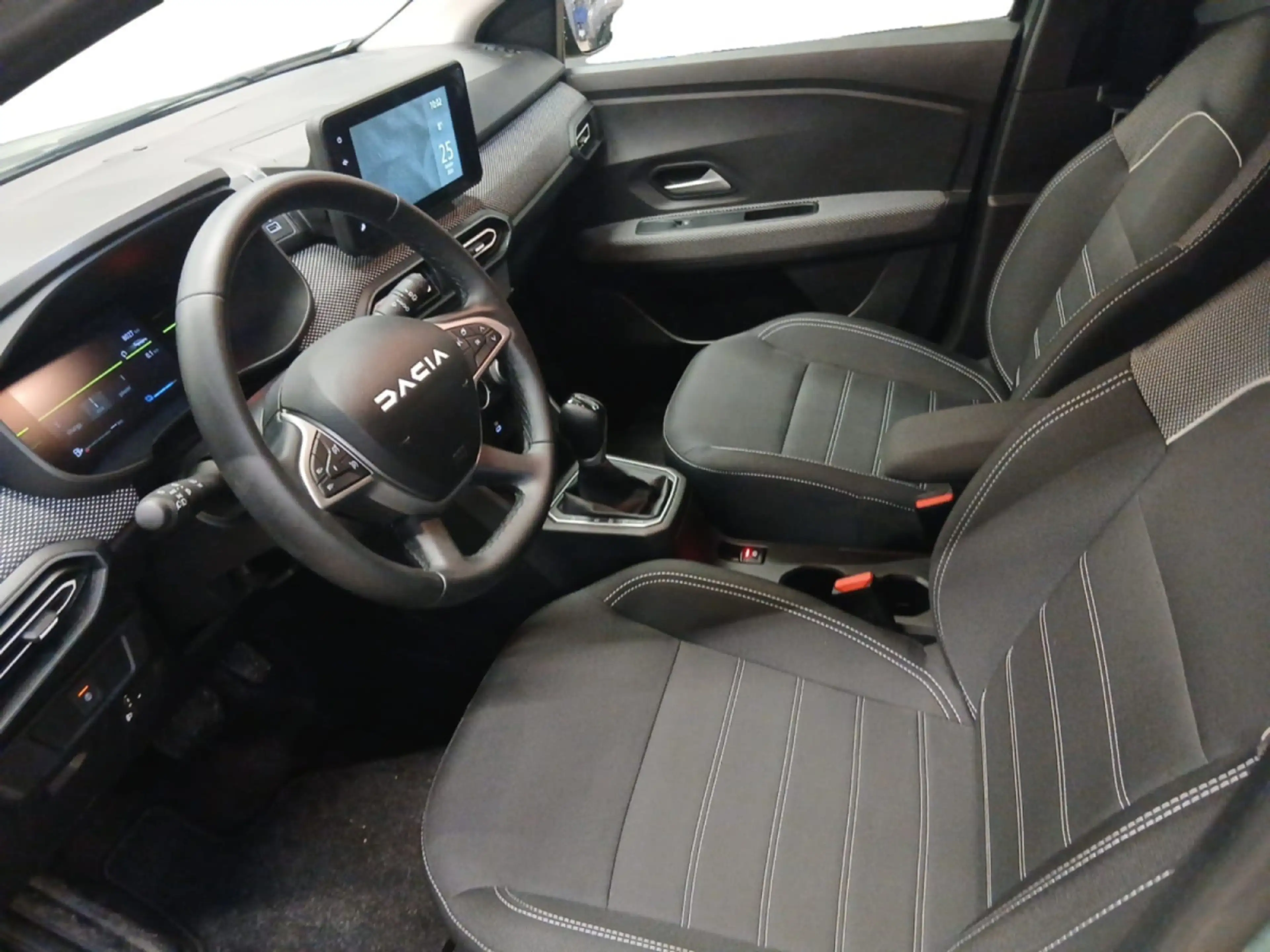 Dacia Jogger 1.6 Hybrid Expression 7pl. — photo 8