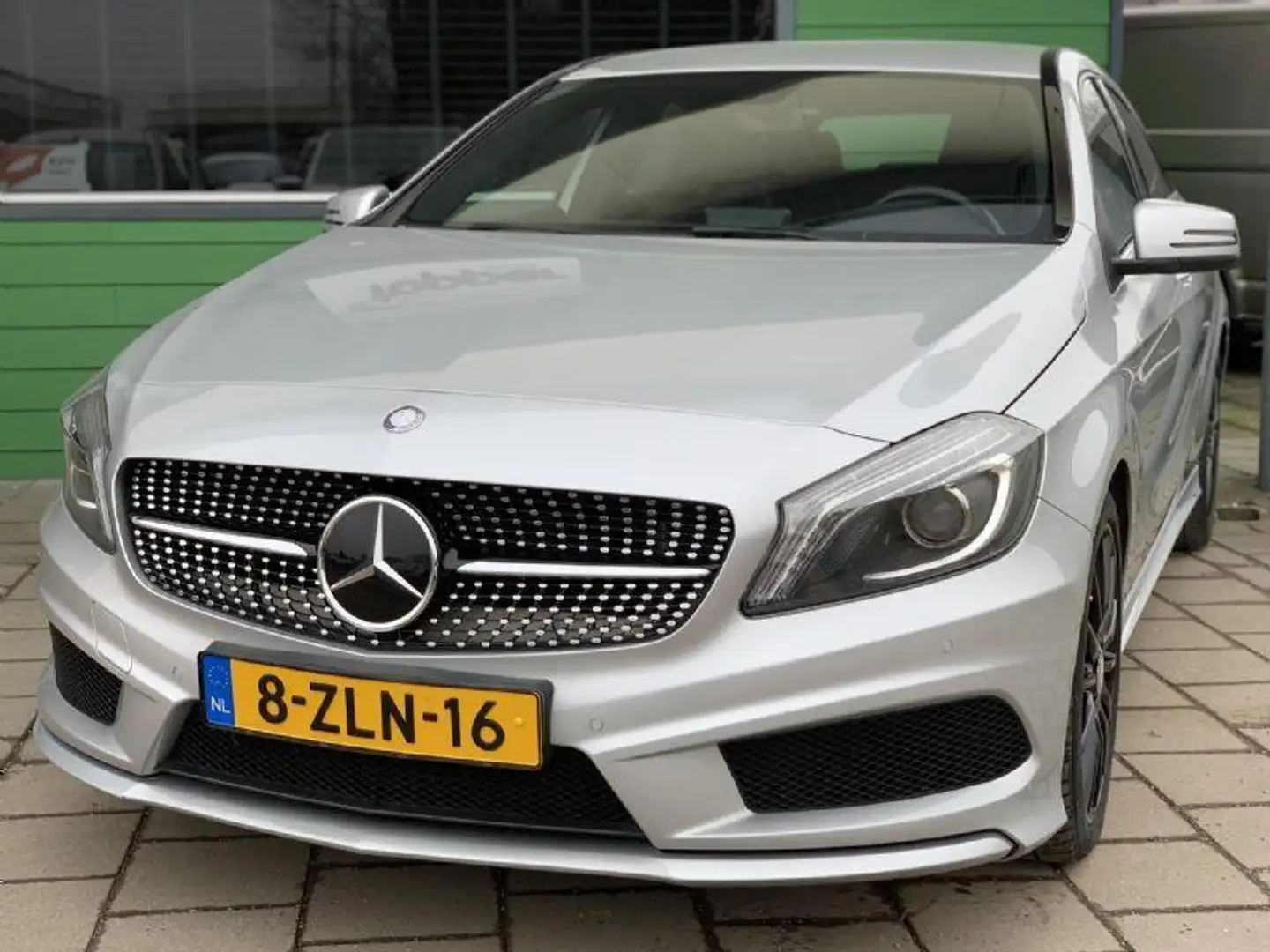 Mercedes-Benz A 180 Prestige | AMG | Automaat | Navigatie | CruiseCont Grijs - 2