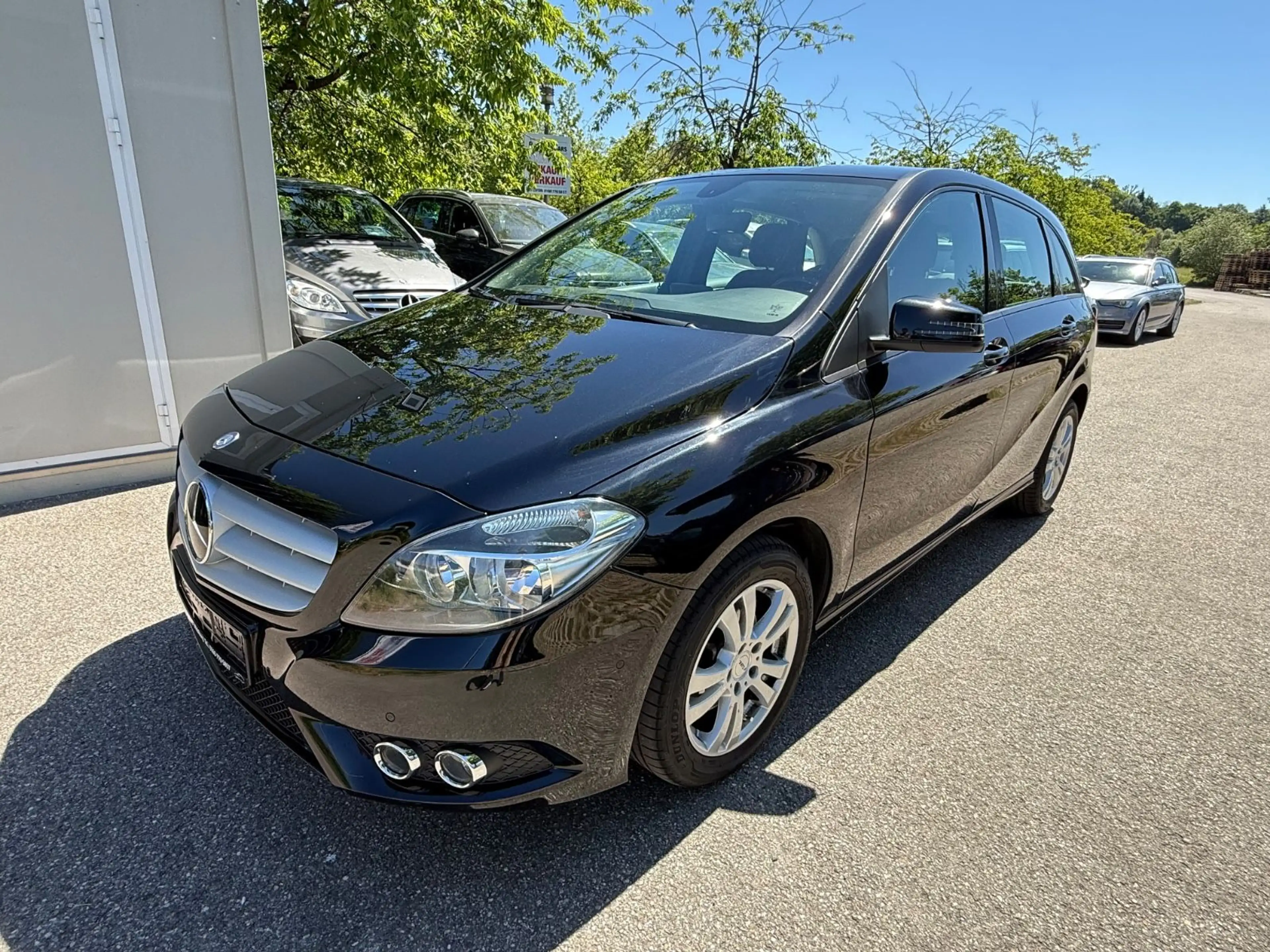 Mercedes-Benz B 220 CDI, 2. Hand, lückenl. bei Mercedes