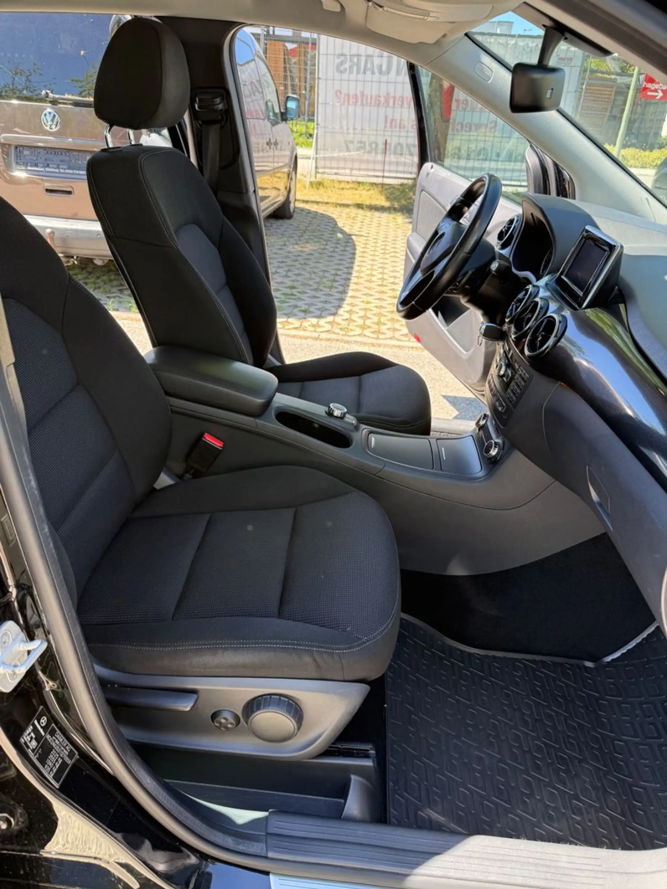 Mercedes-Benz B 220 CDI, 2. Hand, lückenl. bei Mercedes — photo 11