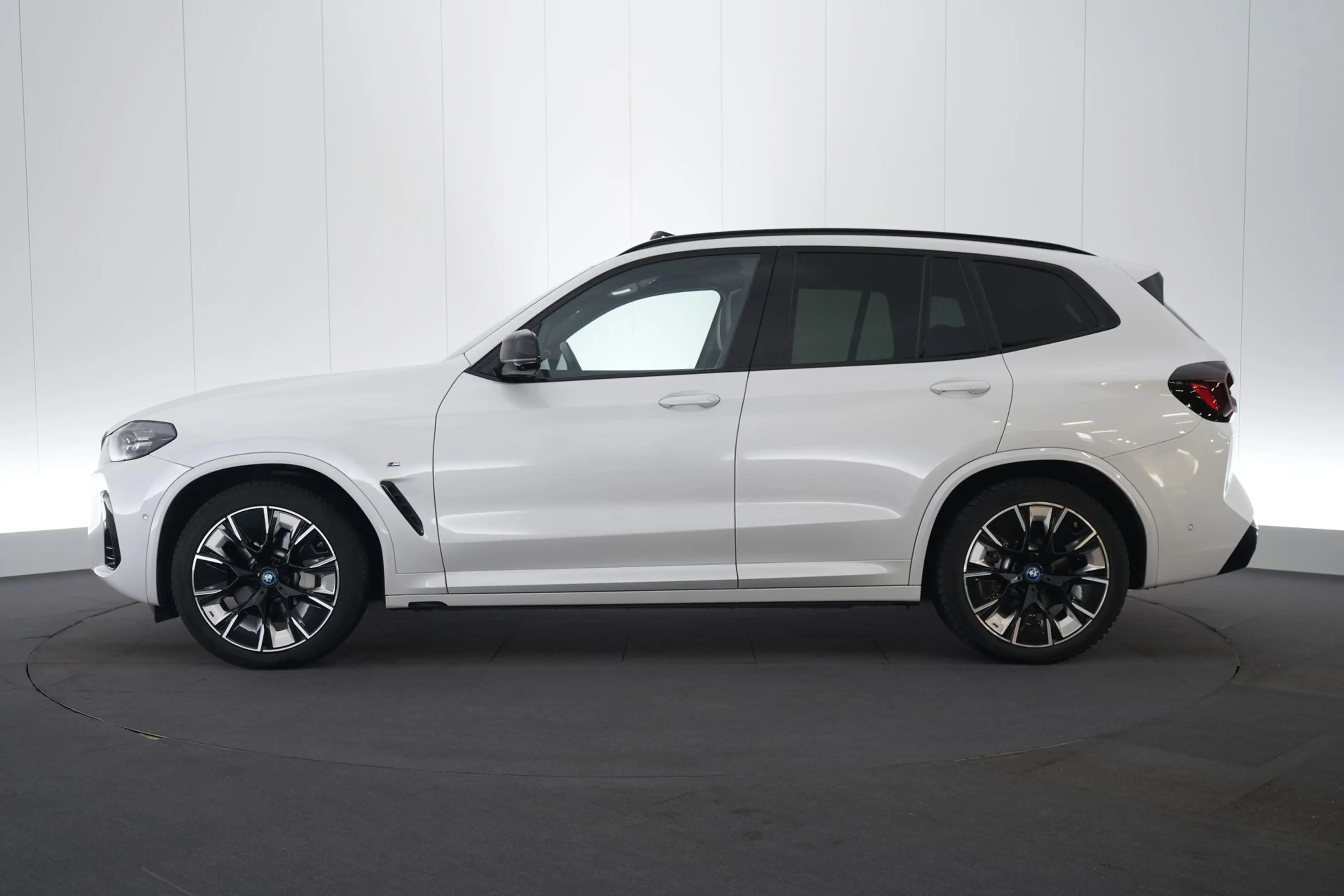 BMW iX3 80 kWh Impressive Dark Shadow LEDER/CUIR Adapt. LE — photo 11