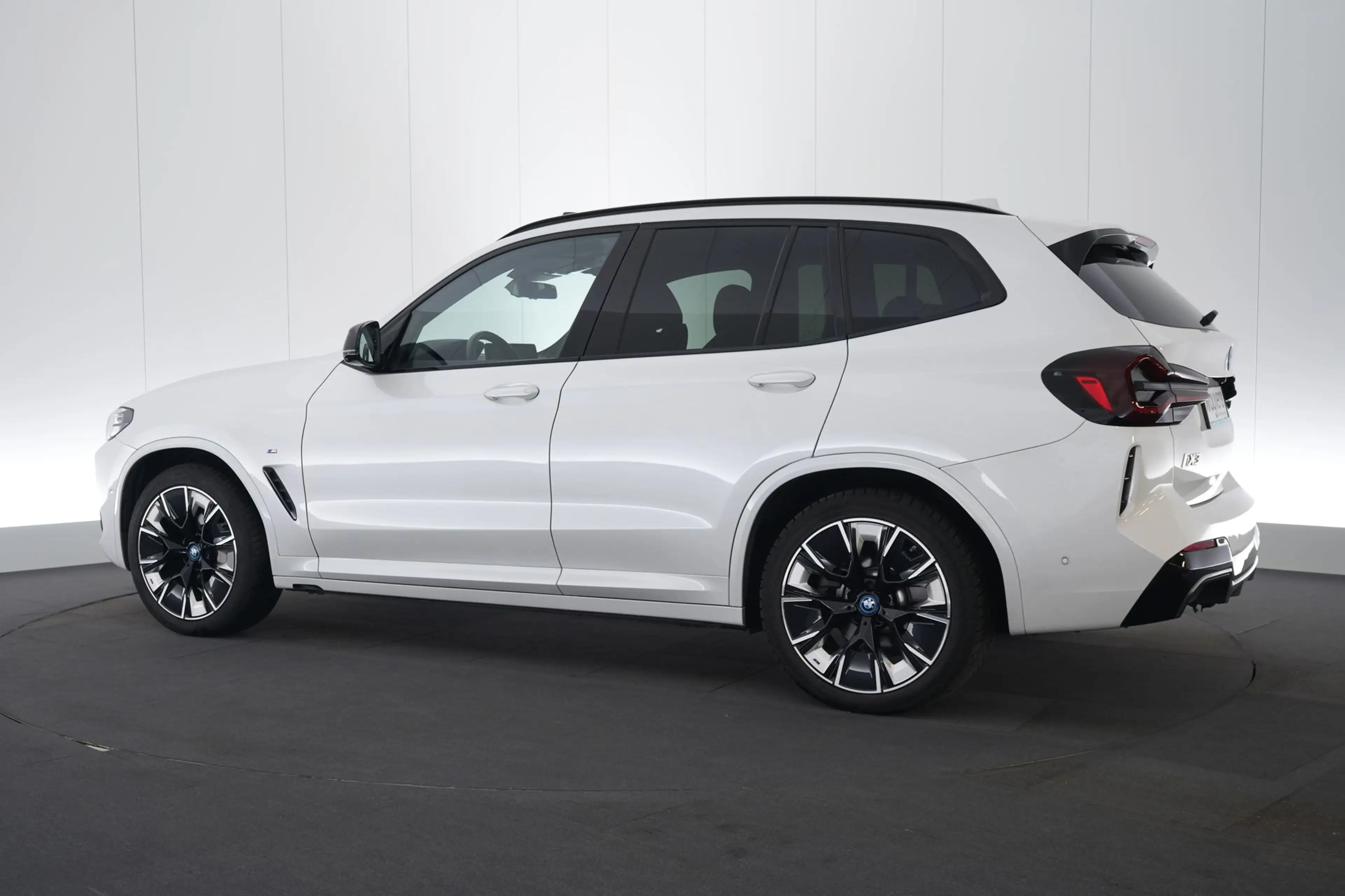 BMW iX3 80 kWh Impressive Dark Shadow LEDER/CUIR Adapt. LE — photo 10