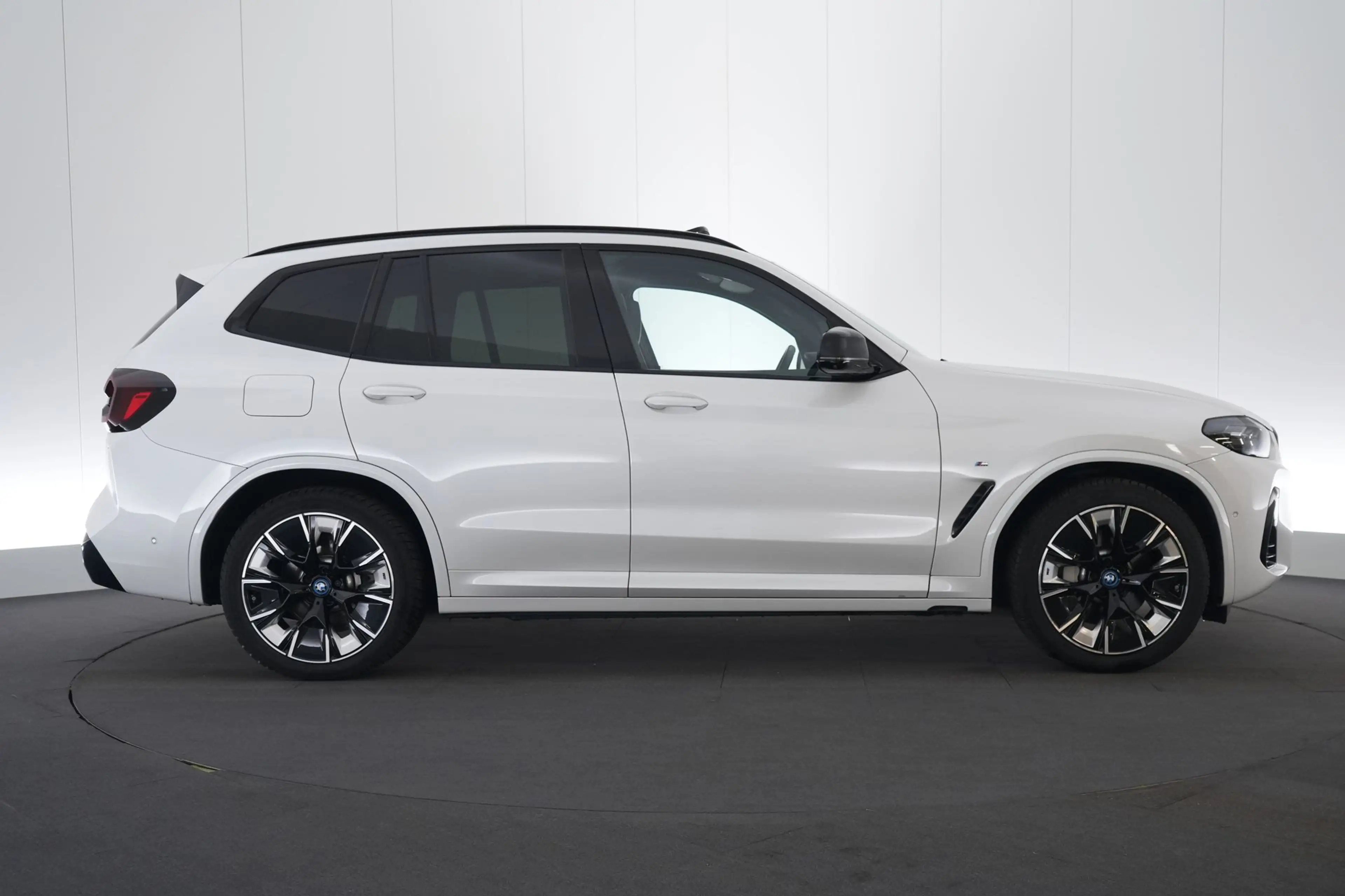BMW iX3 80 kWh Impressive Dark Shadow LEDER/CUIR Adapt. LE — photo 5