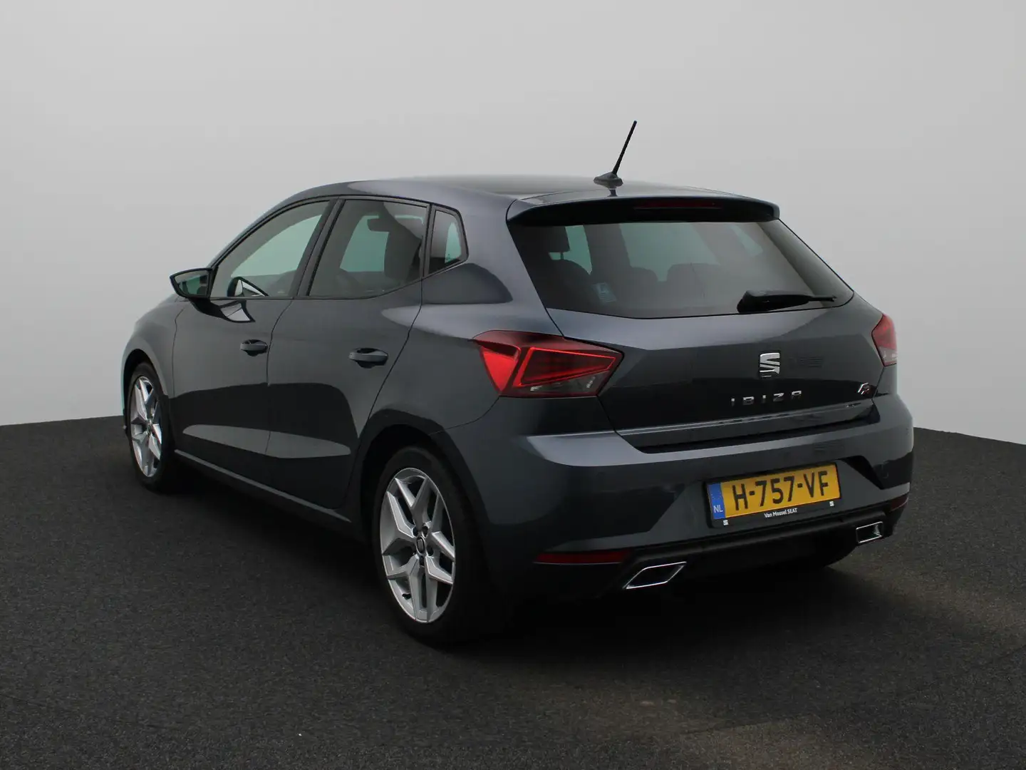 SEAT Ibiza 1.0 TSI FR Business Intense 95 PK | Navigatie | Cl Grijs - 2