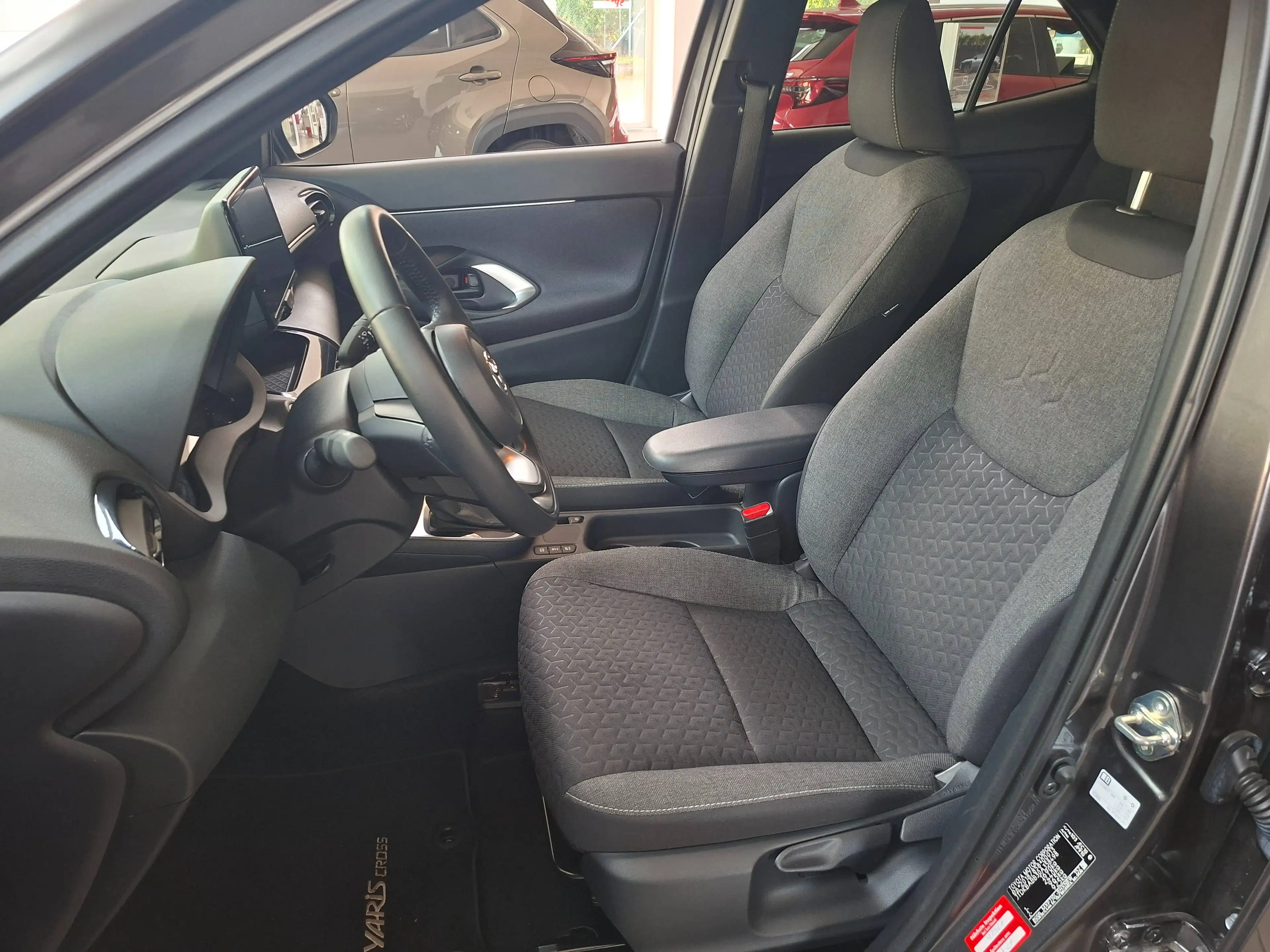 Toyota Yaris Cross Hybrid FWD Team D + WKR  + AHK + Elektr.  Heckklappe+ Safaty Paket + Garantie — photo 4