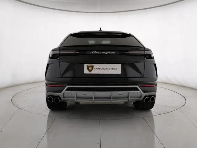 Lamborghini Urus view 6