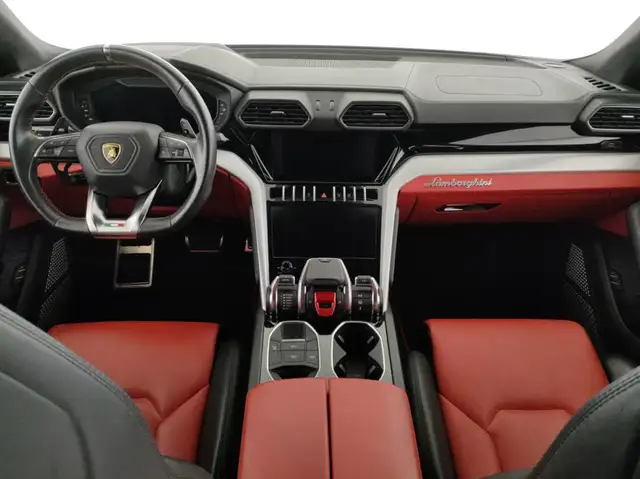 Lamborghini Urus view 7