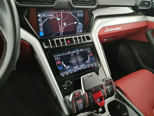 Lamborghini Urus view 16