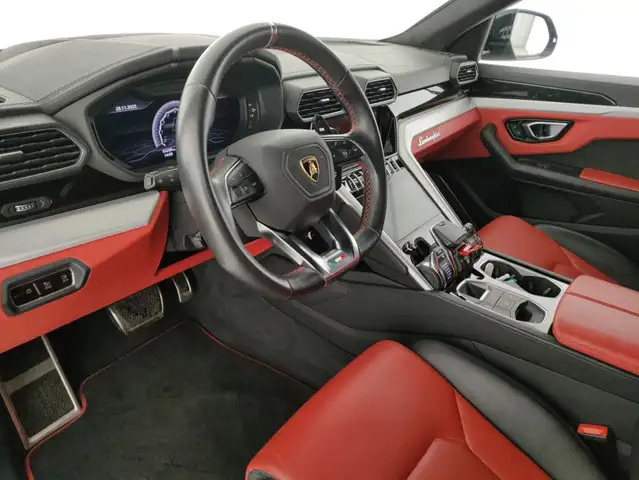 Lamborghini Urus view 9