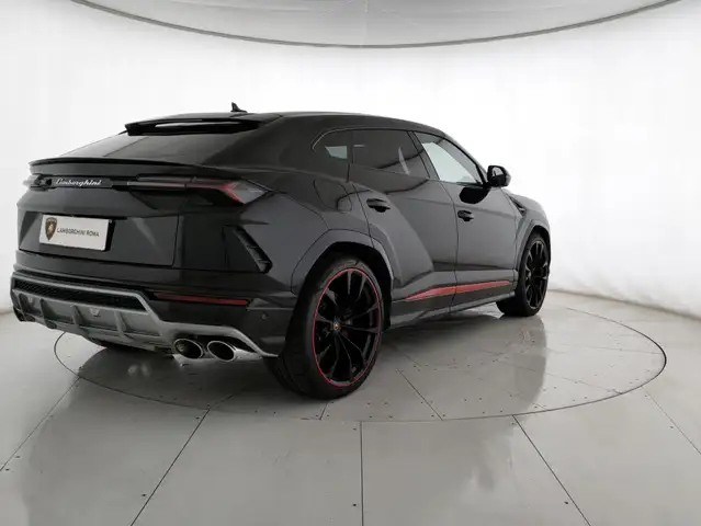 Lamborghini Urus view 4