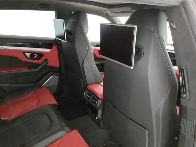 Lamborghini Urus view 21