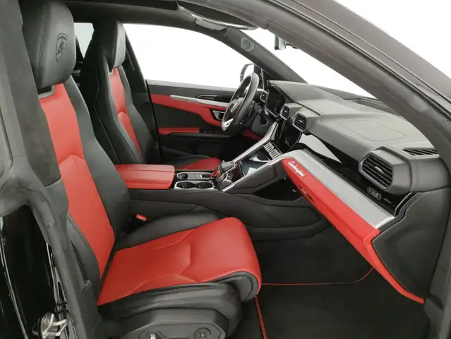 Lamborghini Urus view 11
