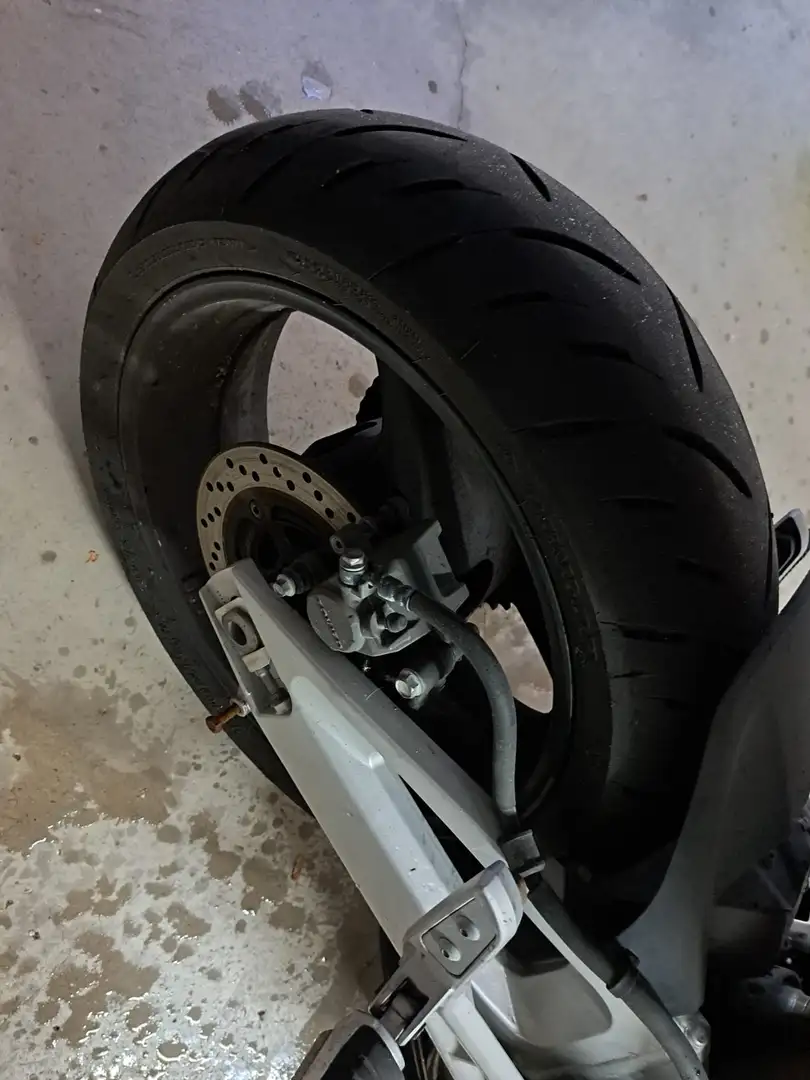Suzuki GSR 600 Argintiu - 2
