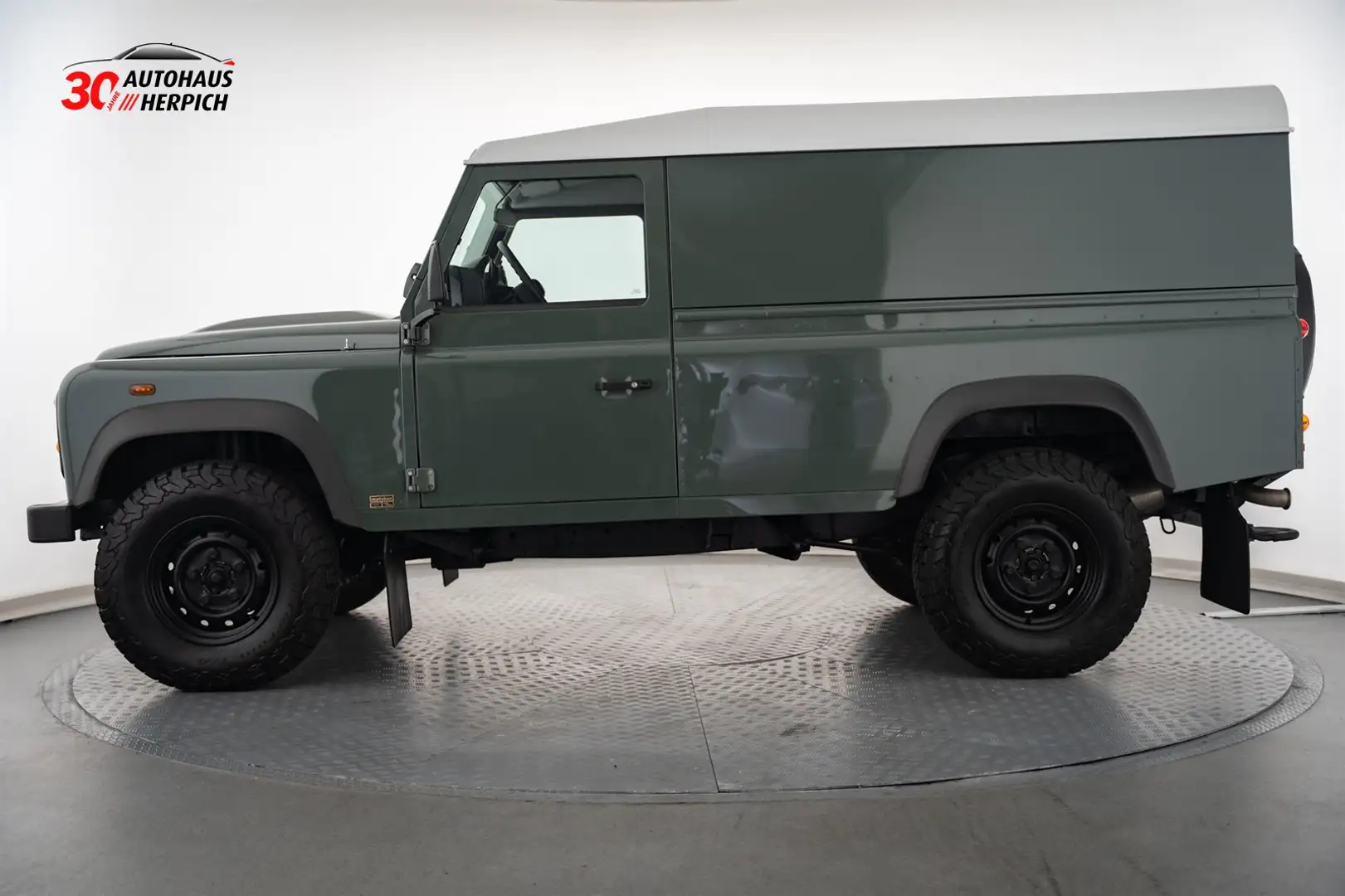 Land Rover Defender 110 E Hard Top LED AHK  Grün - 2