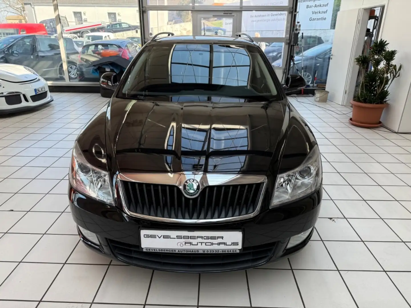 Skoda Octavia Combi Ambiente 1.6 TDI DPF Navi Klimaautom DAB SHZ Schwarz - 2