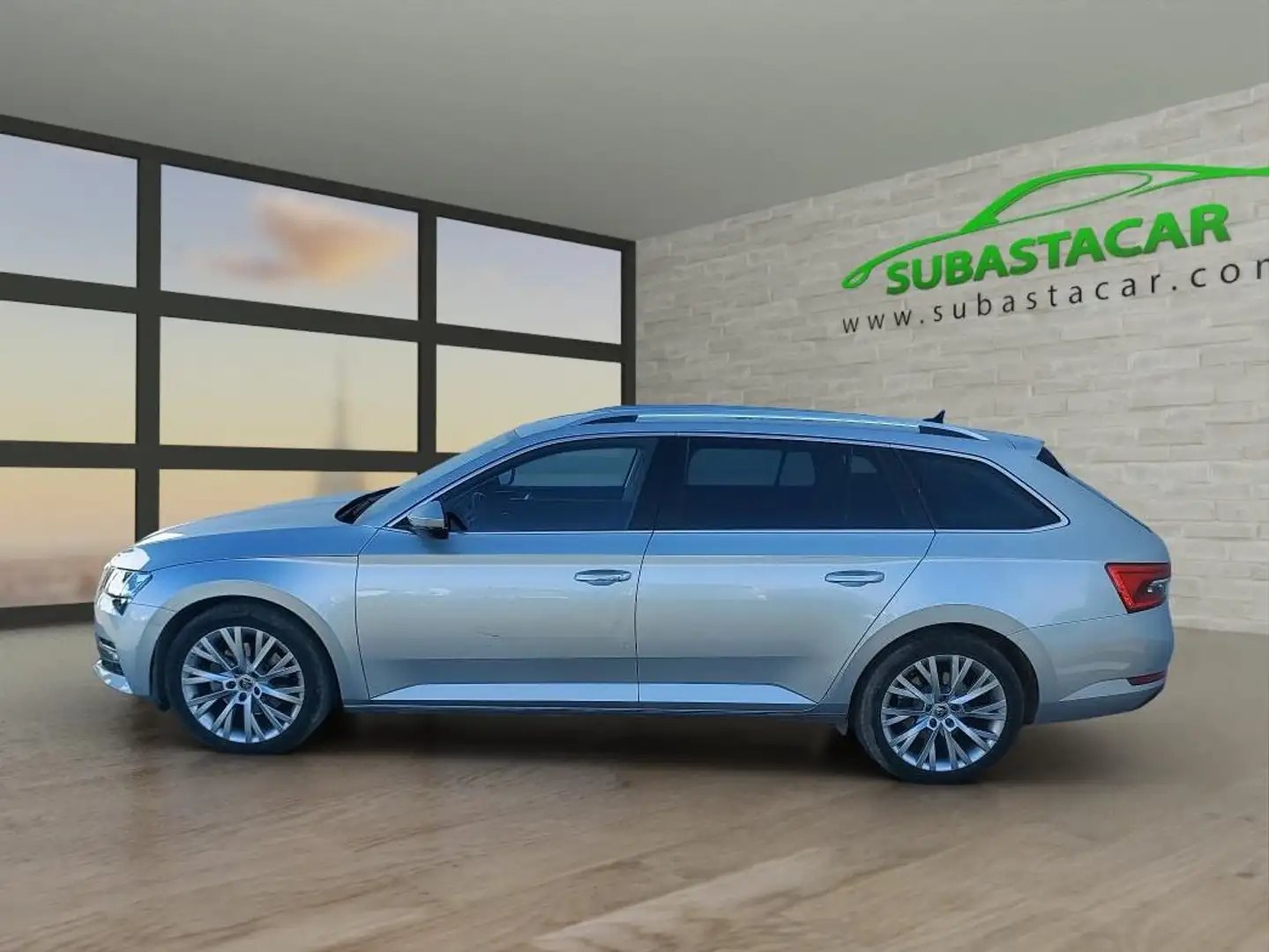 Skoda Superb Combi 2.0TDI AdBlue Style DSG 110kW Plateado - 1