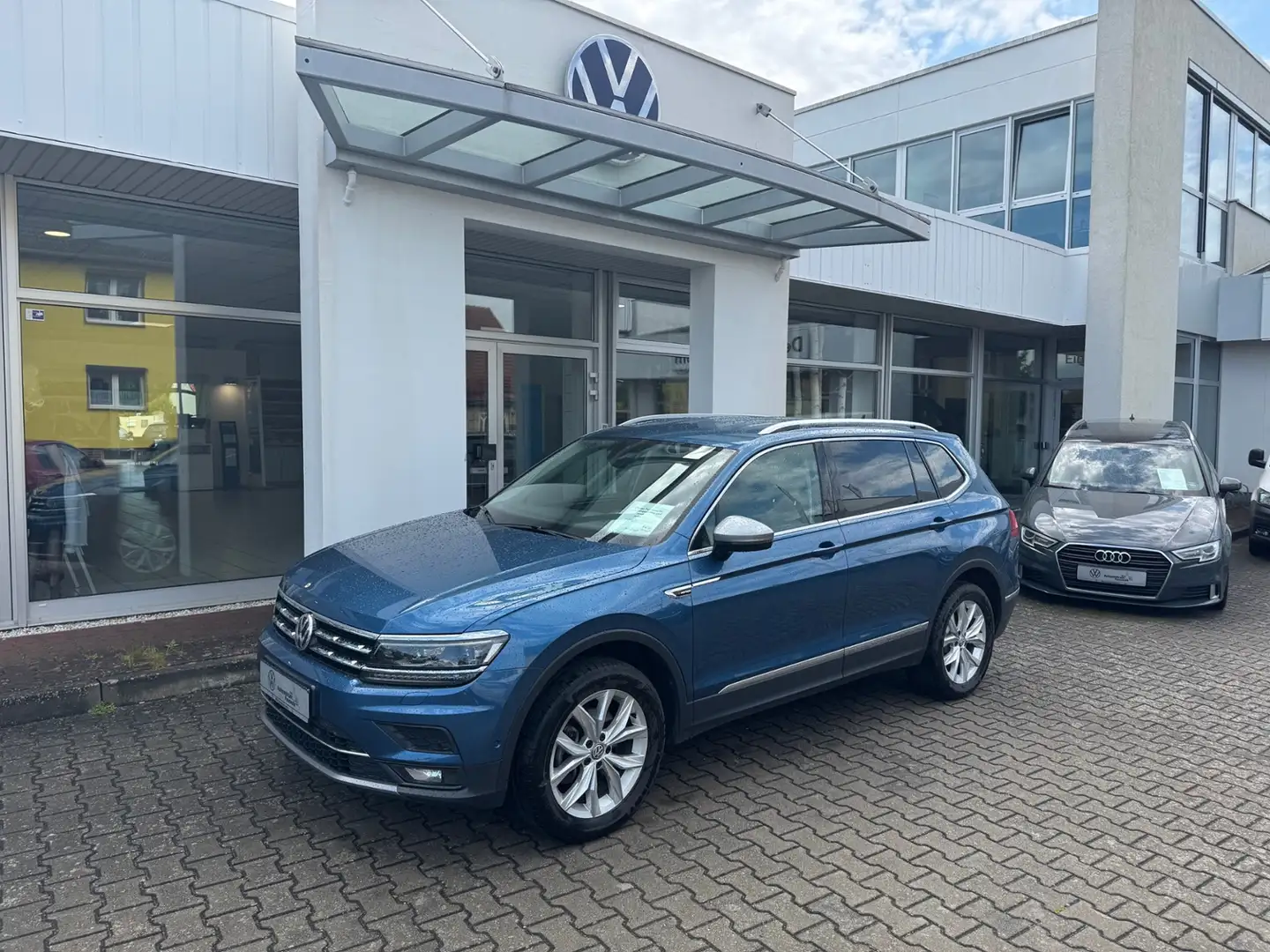 Volkswagen Tiguan Allspace BW 2.0 TDI DSG 4M Highline Azul - 2