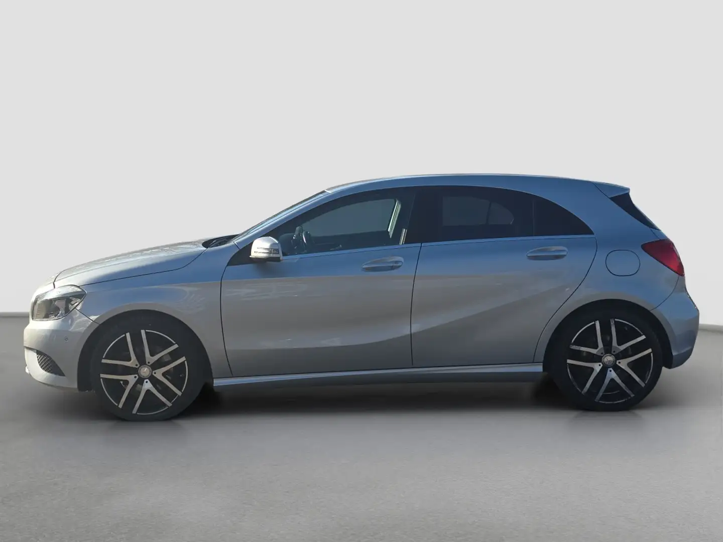 Mercedes-Benz A 180 Style BlueEfficiency NAVI PDC TEMPOMAT Klima Navi Silber - 2