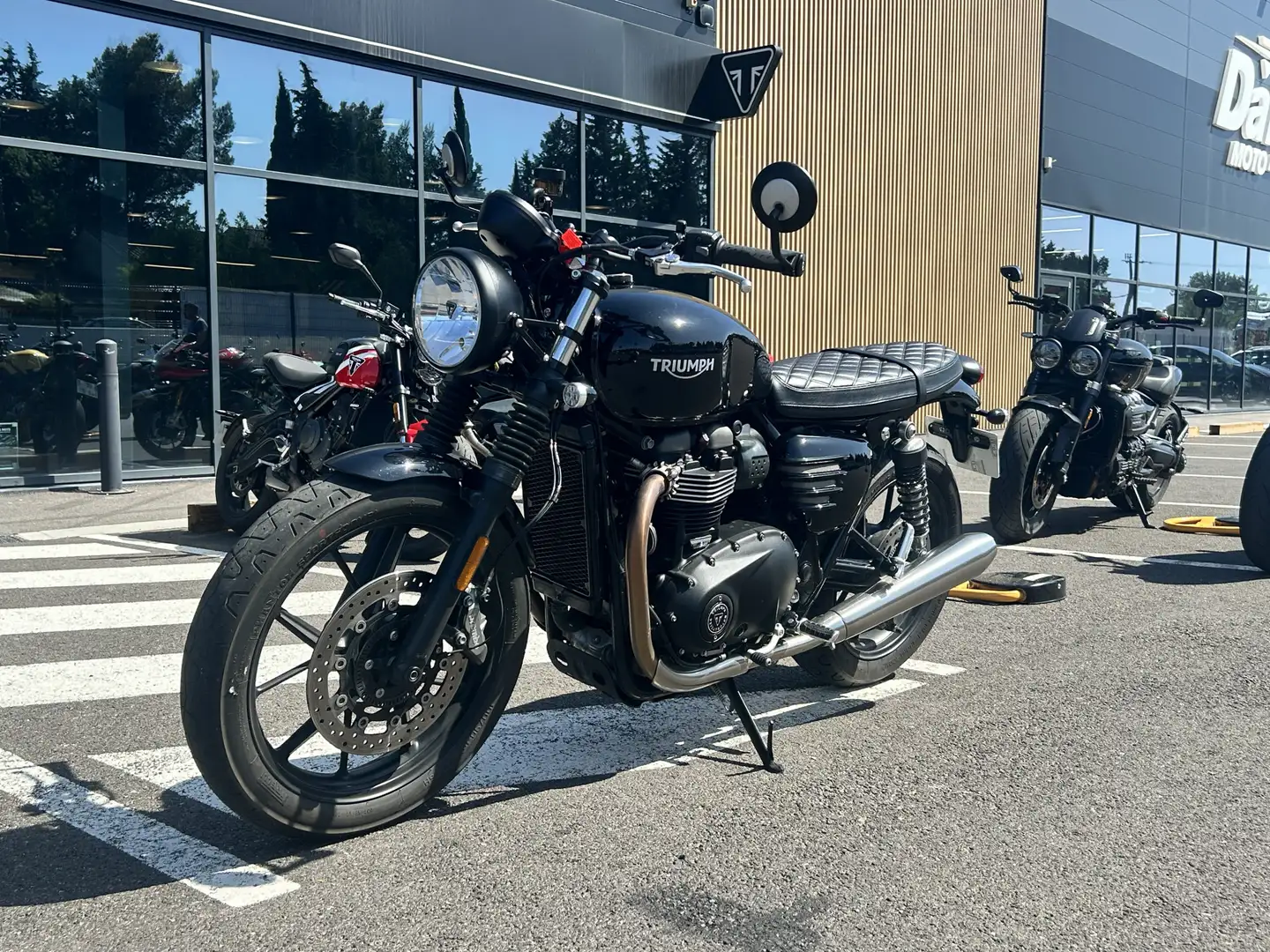 Triumph Street Twin - 1