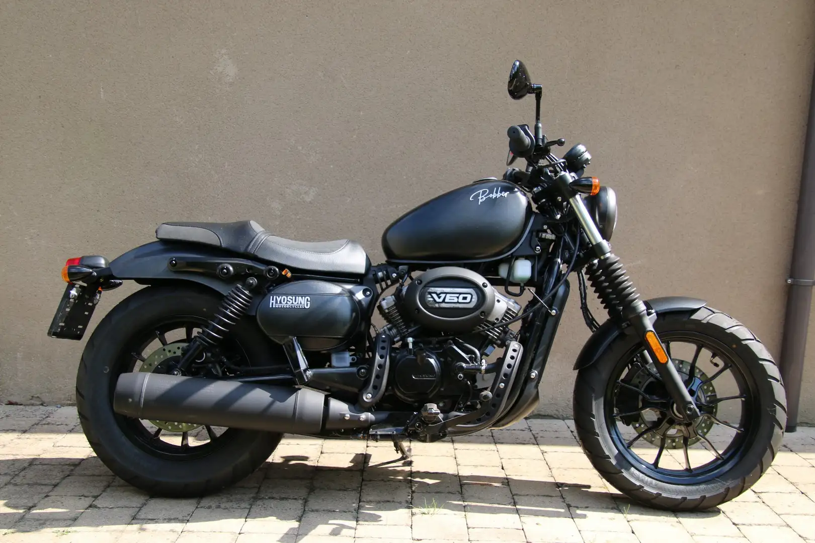 Hyosung GV 125 neuve Noir - 1