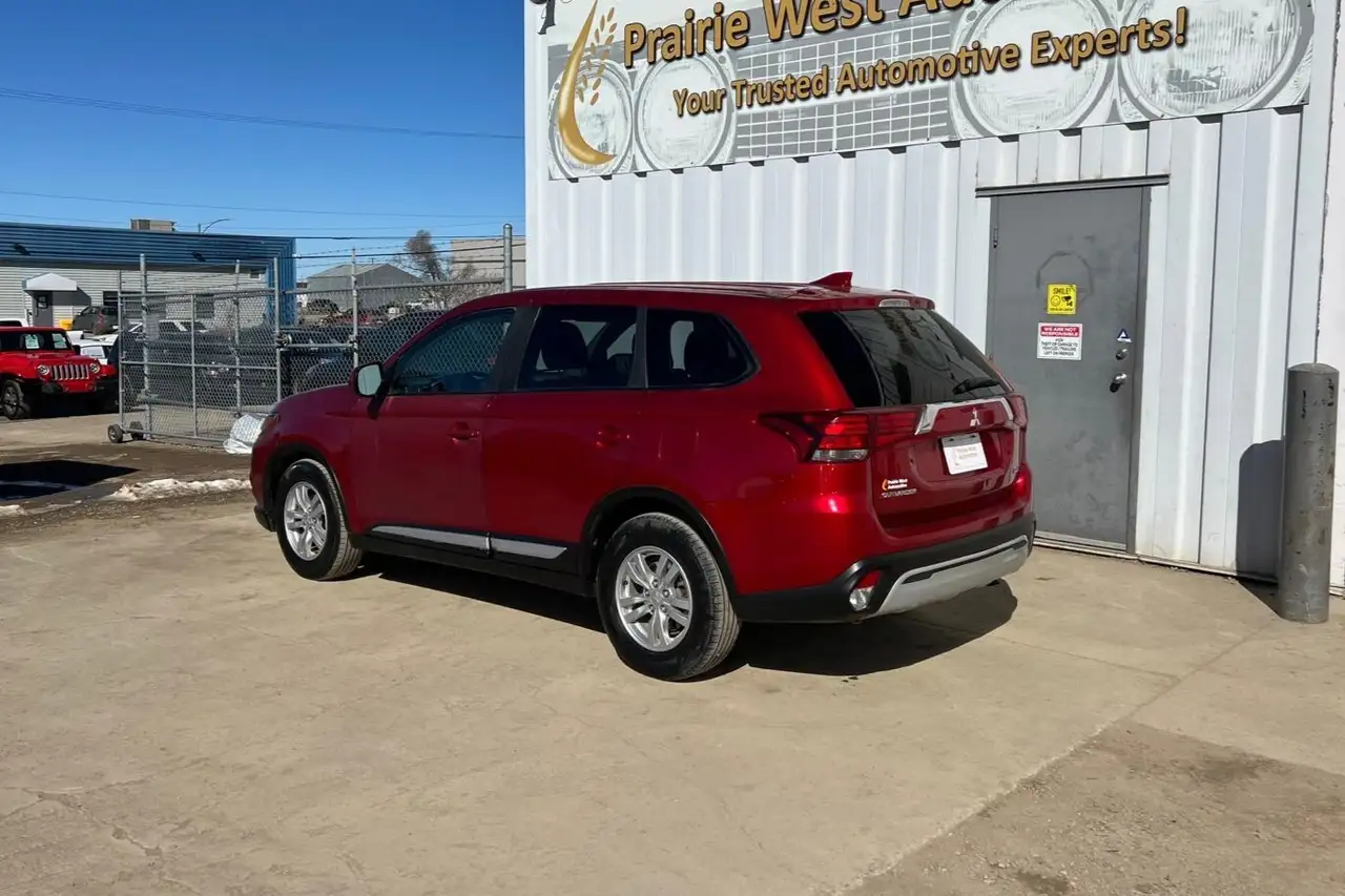 Mitsubishi Outlander photo Mitsubishi Outlander