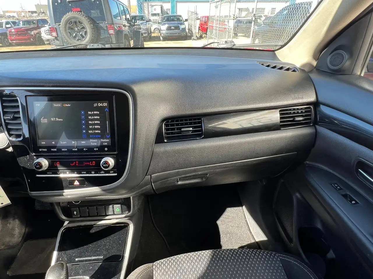 Mitsubishi Outlander photo Mitsubishi Outlander