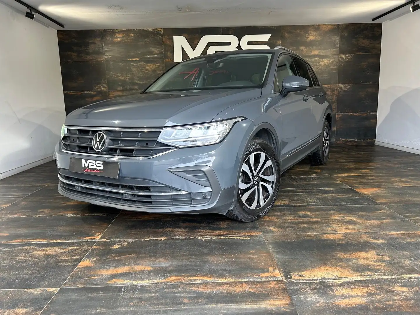 Volkswagen Tiguan 1.5 TSI ACT OPF * CAMÉRA *CLIM-TRIZONE *LED AMB Grigio - 2