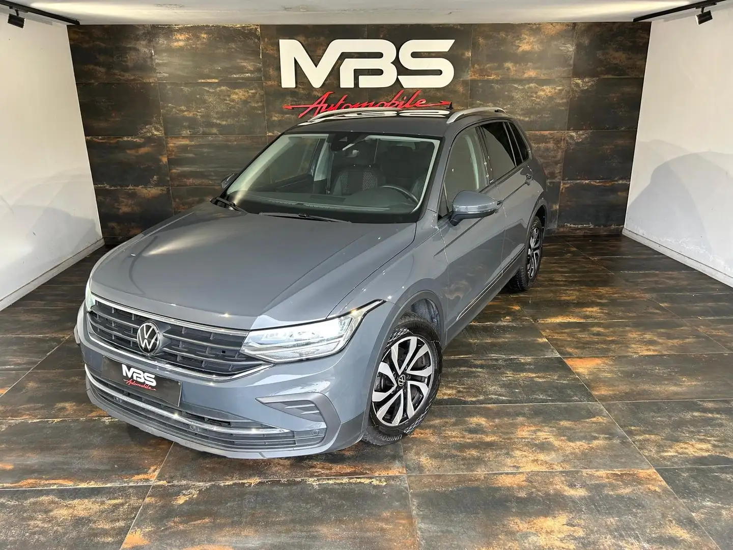 Volkswagen Tiguan 1.5 TSI ACT OPF * CAMÉRA *CLIM-TRIZONE *LED AMB Grigio - 1