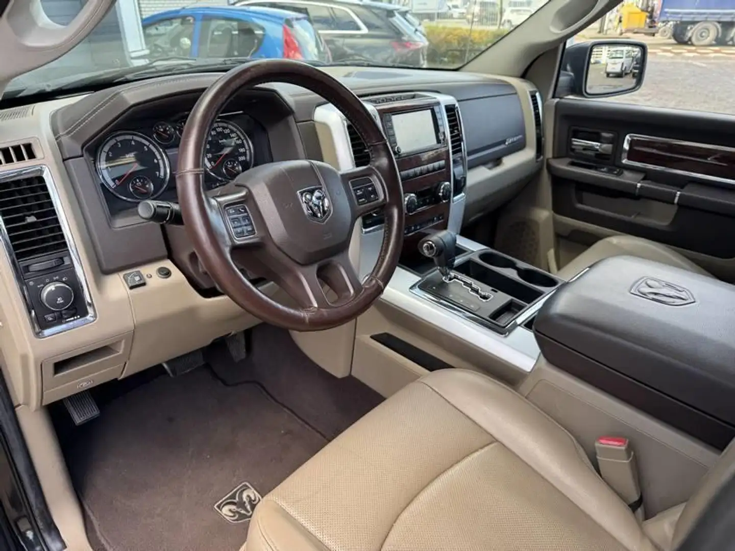 Dodge RAM 1500 5.7 V8 4x4 Quad Cab 6'4 - 2