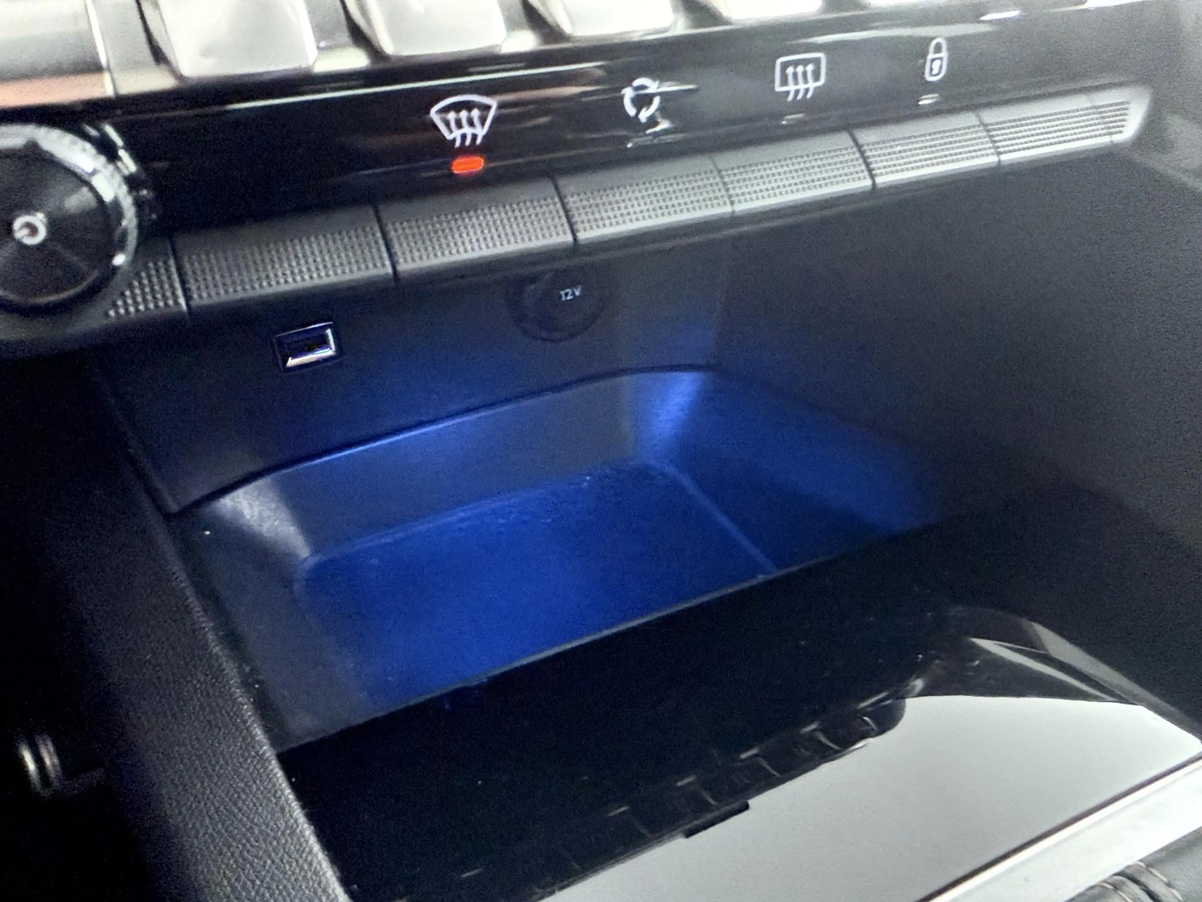 Peugeot 3008 1.2 PureTech GT Line Two Tone | Panoramadak | Foca — photo 35