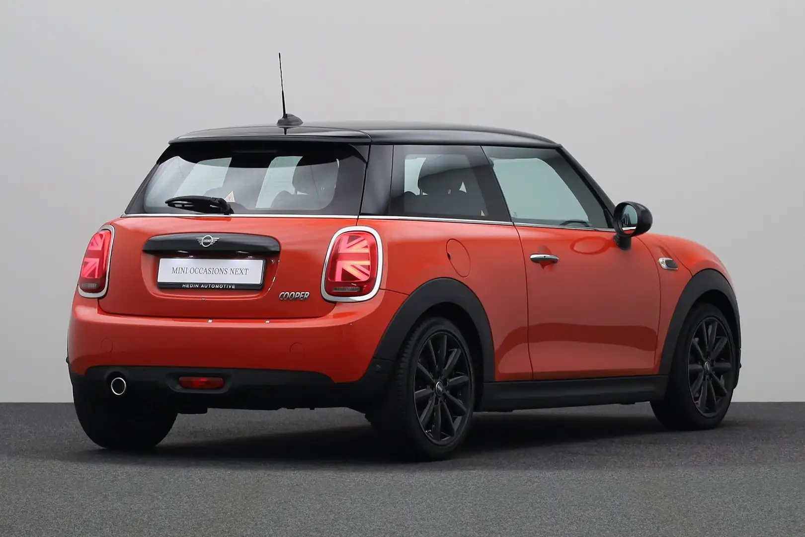 MINI Cooper 3-deurs 1.5 Chili | 17" LM Cosmos Spoke zwart |  E Oranje - 2