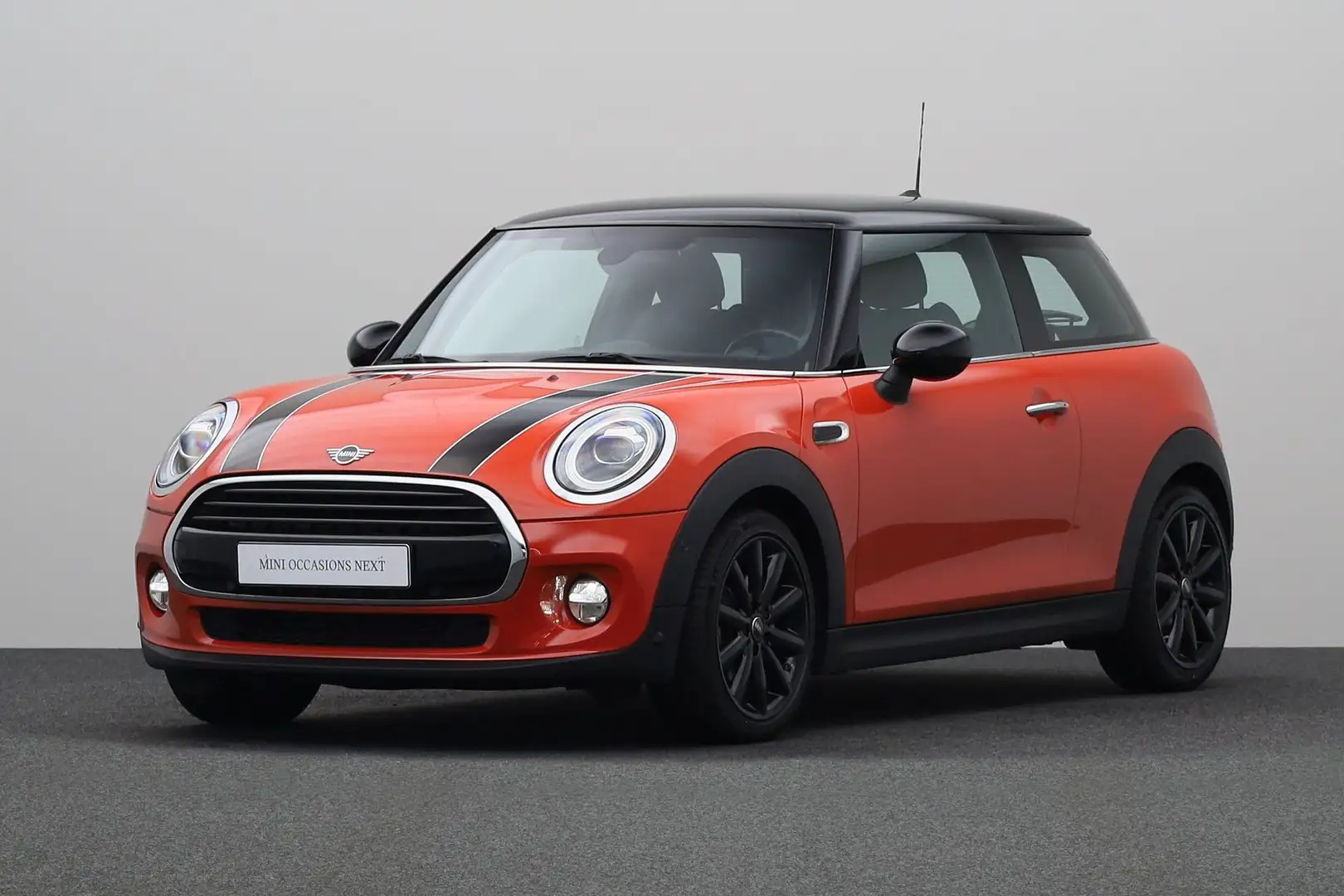 MINI Cooper 3-deurs 1.5 Chili | 17" LM Cosmos Spoke zwart |  E Oranje - 1