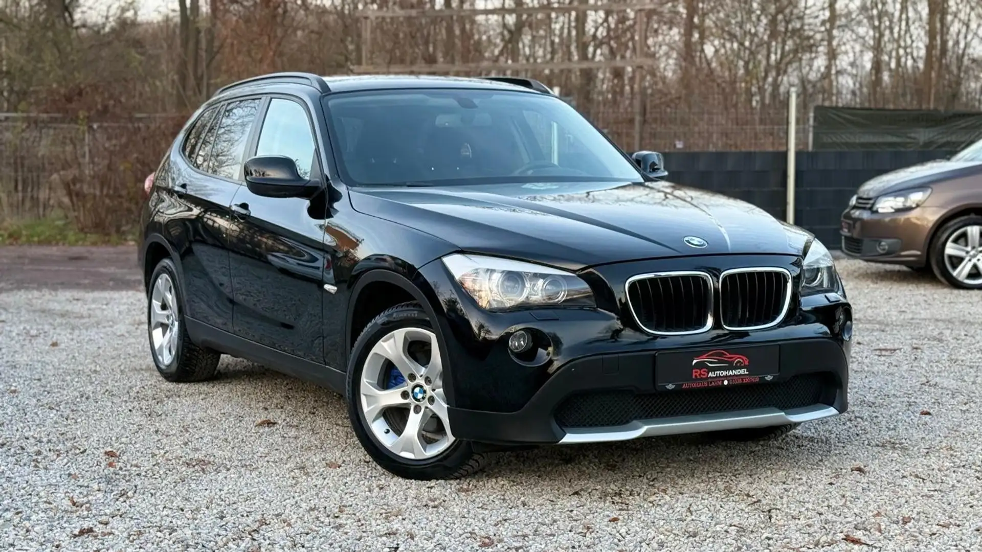 BMW X1 18 i sDrive*Automatik*wenig Kilometer Noir - 2